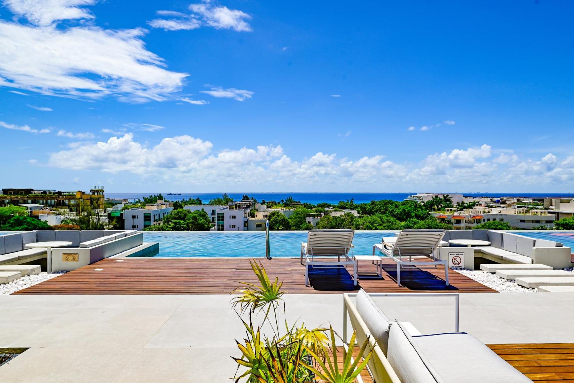 Aloft Playa Del Carmen Hotel Екстериор снимка Rooftop pool at the Ritz-Carlton, Dorado Beach, Puerto Rico