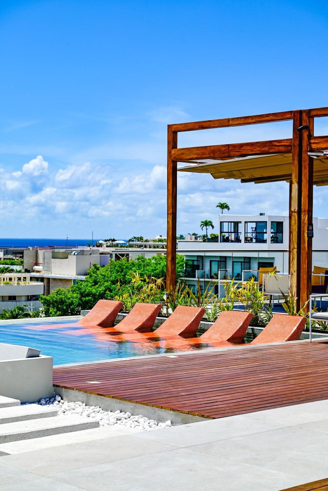 Aloft Playa Del Carmen Hotel Екстериор снимка Rooftop pool at the Hotel Habitas Tulum
