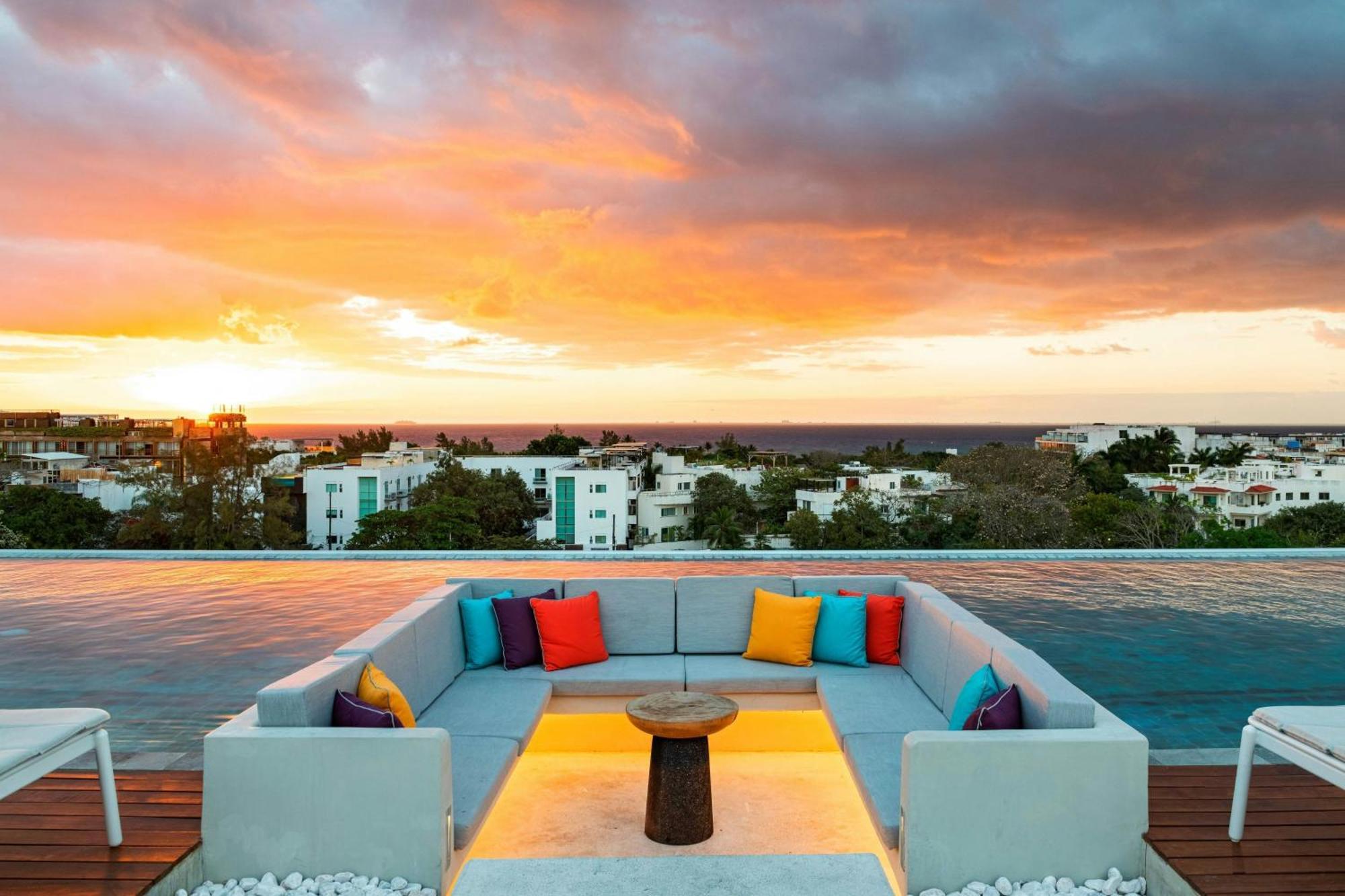 Aloft Playa Del Carmen Hotel Екстериор снимка Sunset at the rooftop pool