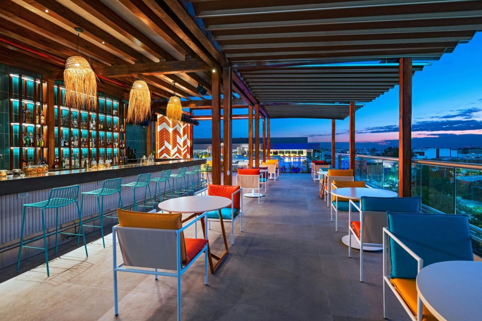 Aloft Playa Del Carmen Hotel Екстериор снимка The rooftop bar at the W Bali