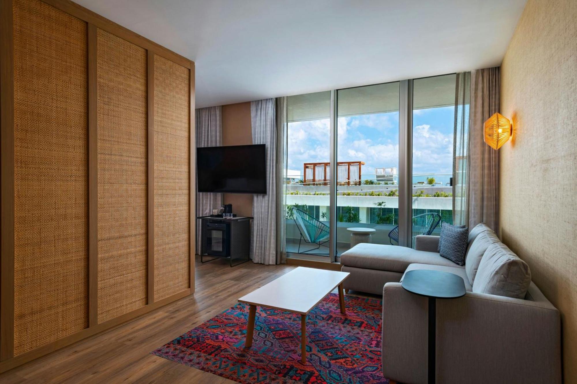 Aloft Playa Del Carmen Hotel Екстериор снимка A suite at the W Miami