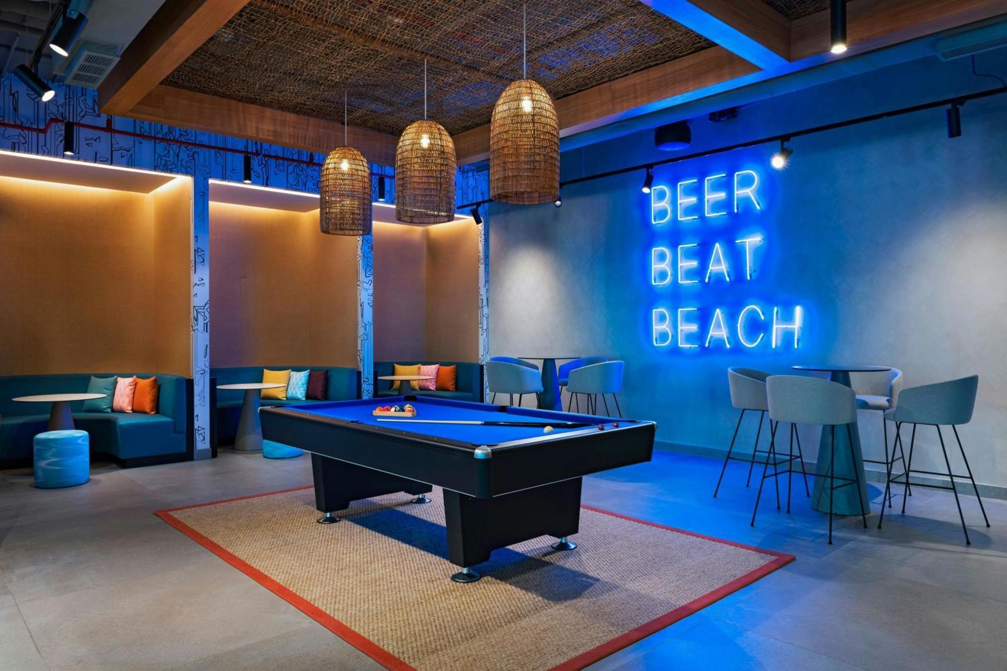Aloft Playa Del Carmen Hotel Екстериор снимка The pool table at the 2018 edition of the lounge